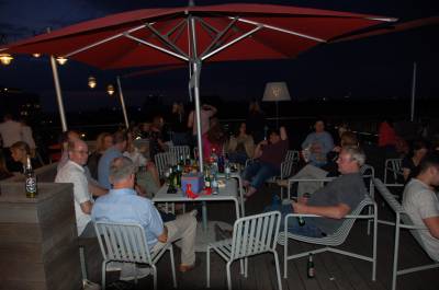 Die Abende auf der Dachterrasse waren lang und sehr gesellig